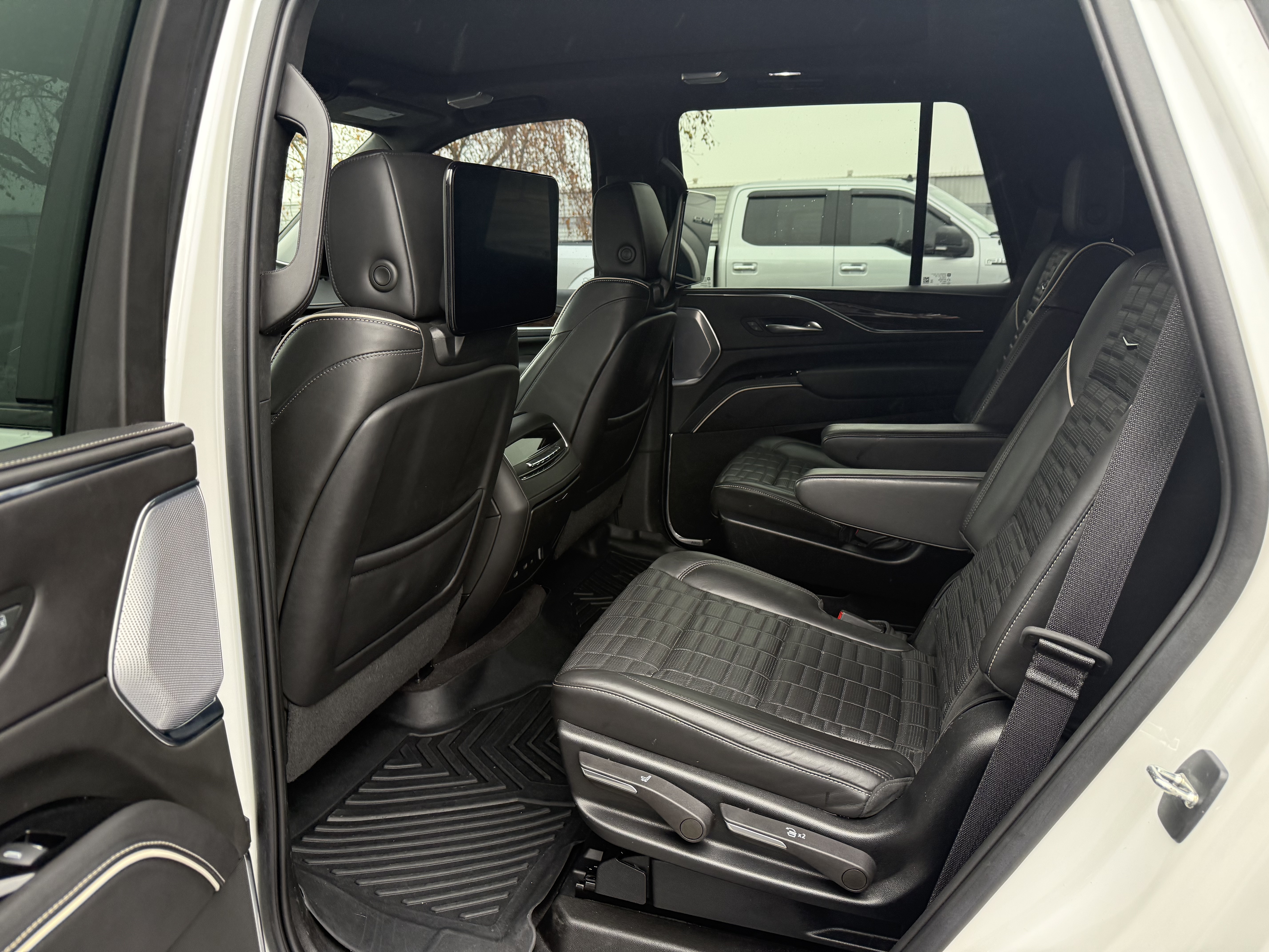 2023 Cadillac Escalade Platinum Sport - 46AD464 - Photo 2