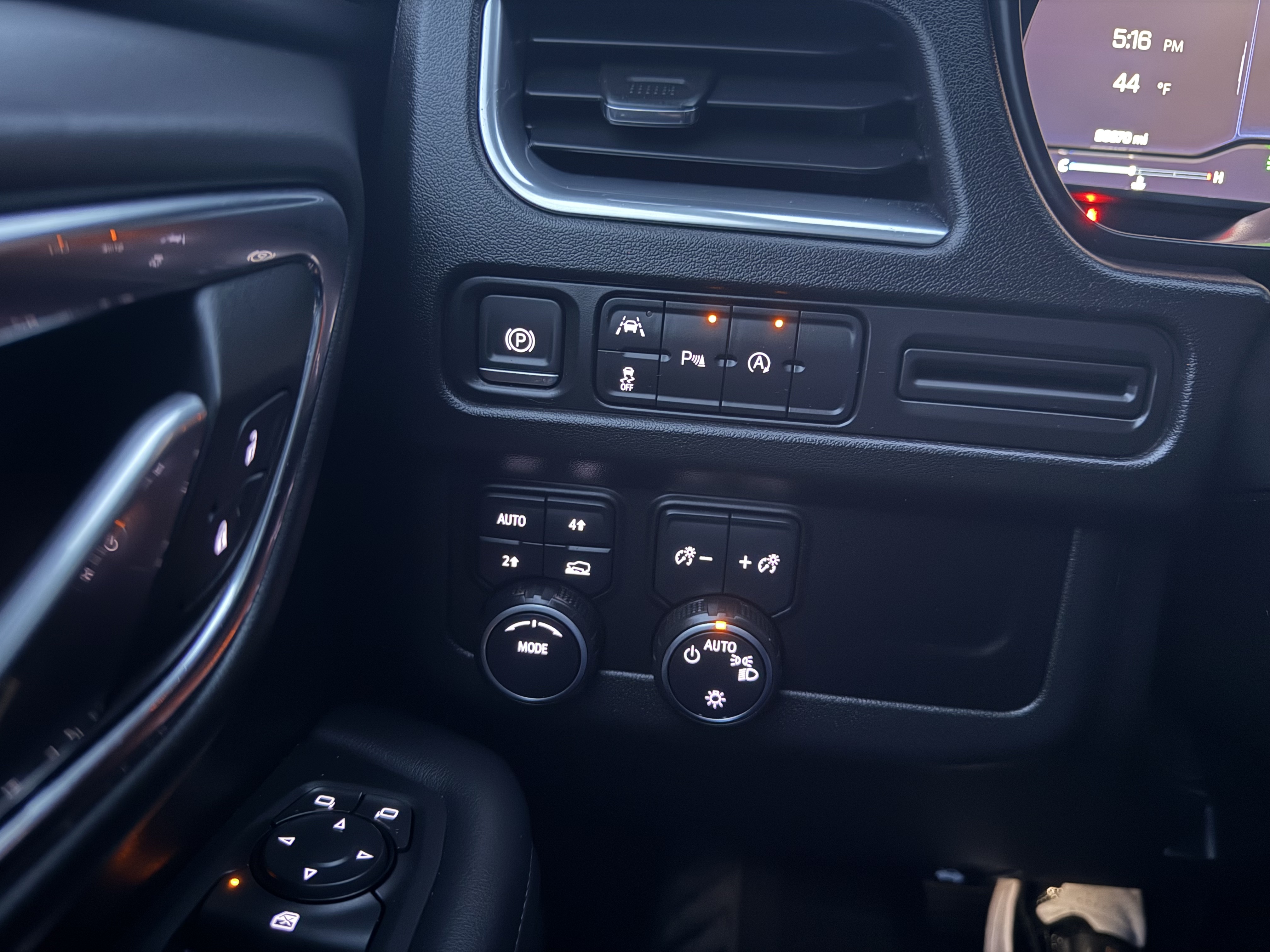 2023 Chevy Suburban - E189386 - Thumbnail 4