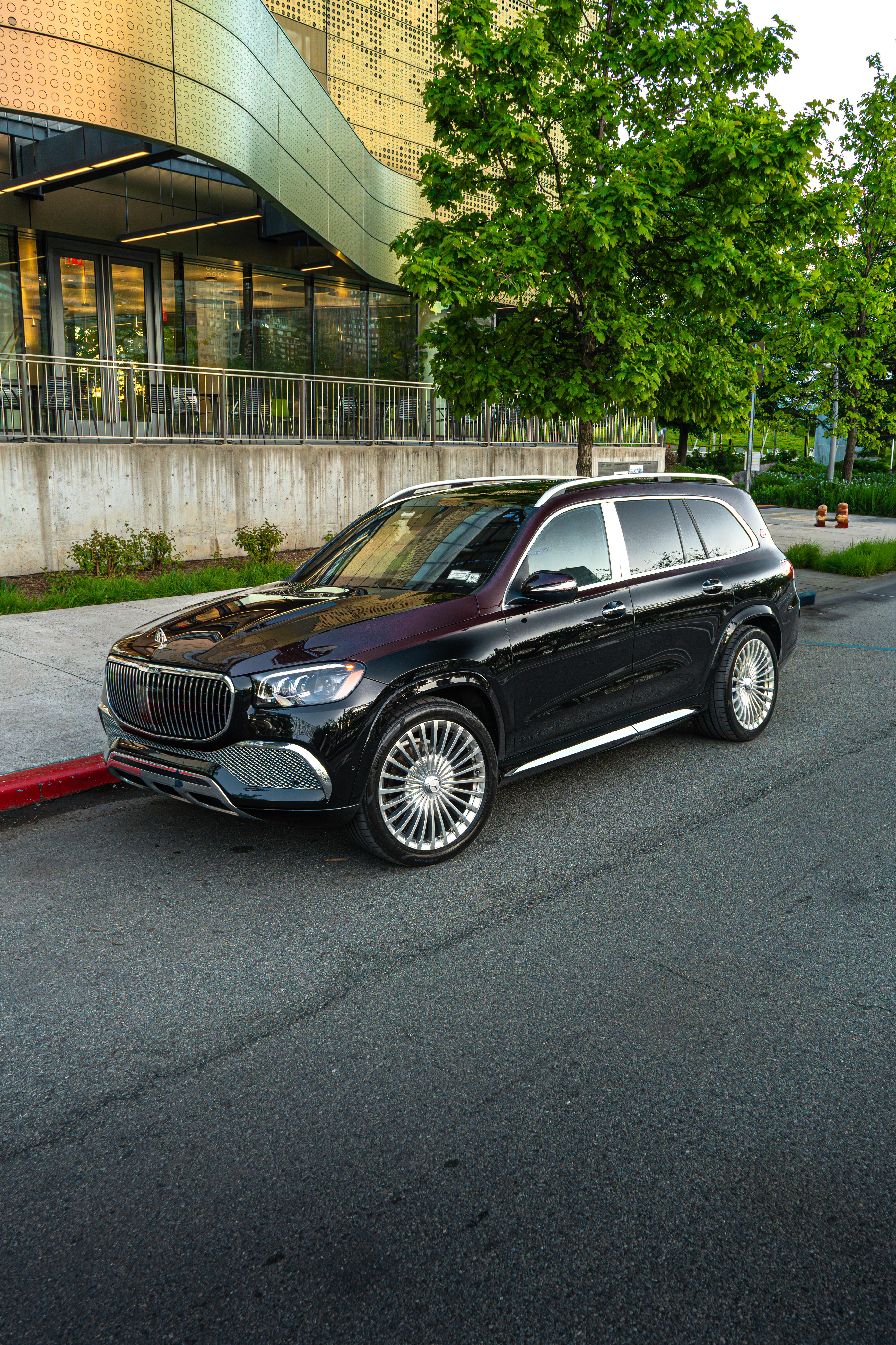 Mercedes-Benz GLS600 Maybach Black/Red